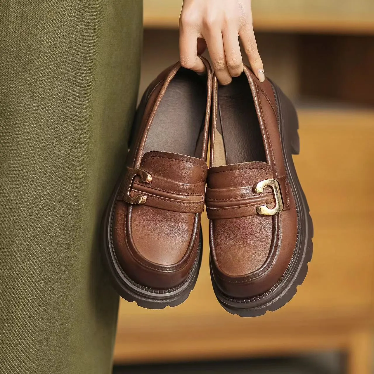 Women Retro Leather Chunky Lug Sole Loafers